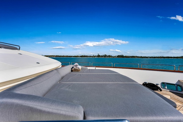 BABIECA 105ft Azimut Yacht For Sale