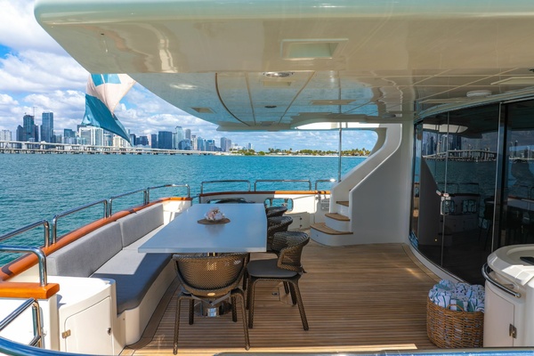 BABIECA 105ft Azimut Yacht For Sale