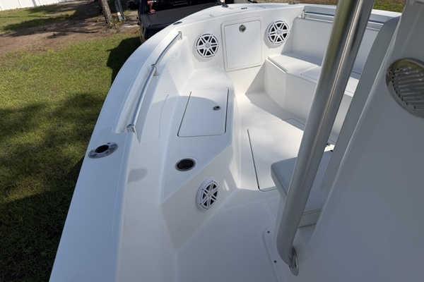 2019 Reef Runner 23