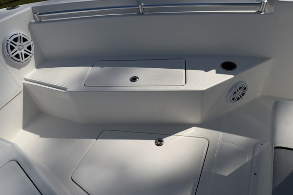 23ft Reef Runner Yacht For Sale