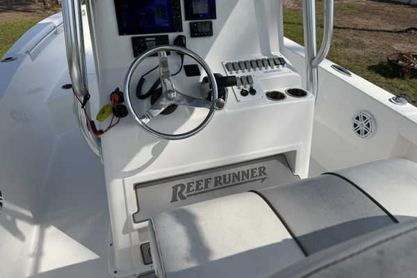 23ft Reef Runner Yacht For Sale