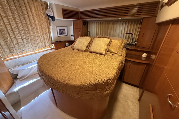 Mist Approach 44ft Carver Yacht For Sale