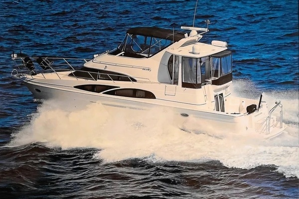 2006 Carver 44