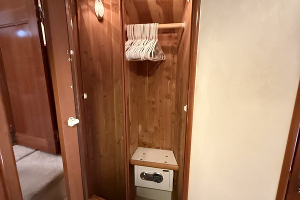 Mist Approach 44ft Carver Yacht For Sale