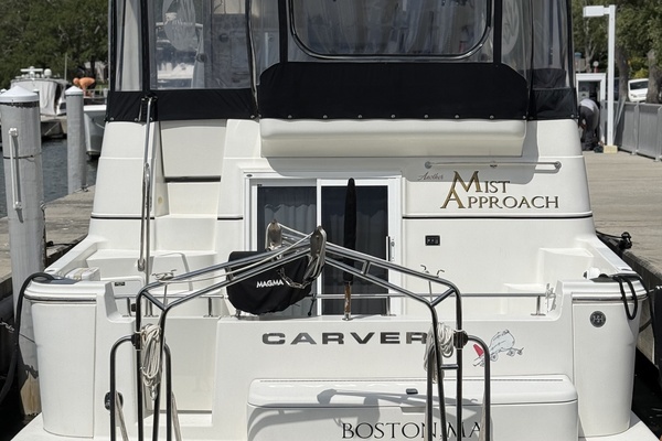 2006 Carver 44