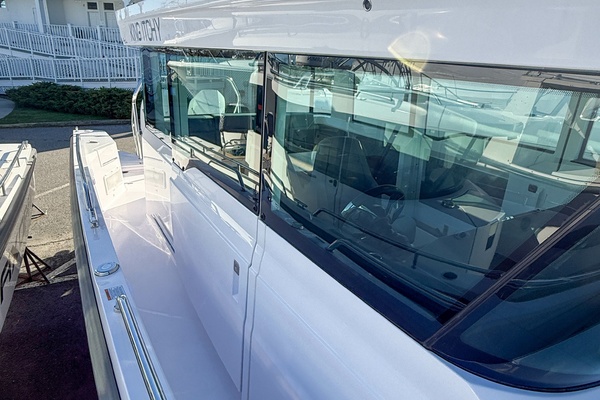 King Itchy 37ft Axopar Yacht For Sale