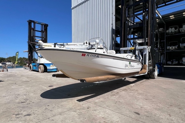 Photo of the 2004 Boston Whaler 180 Dauntless "Little Hooker"