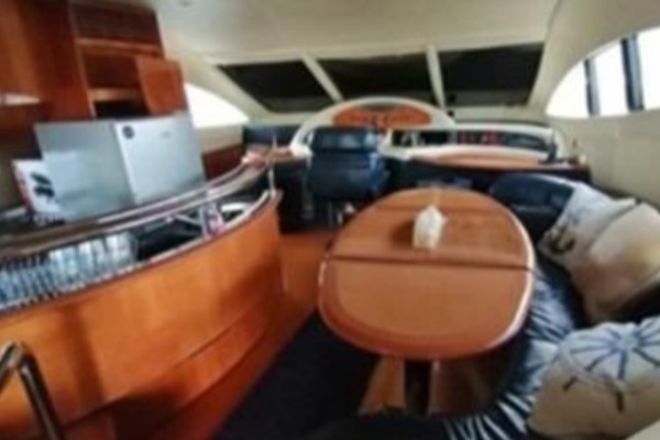 2005 Azimut 65