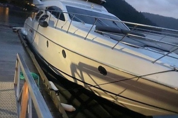 2005 Azimut 65