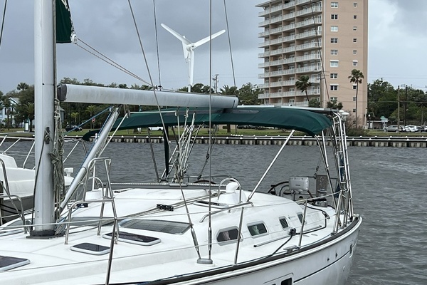 Photo of the 2001 Beneteau Oceanis 473 "Closer to Fine"