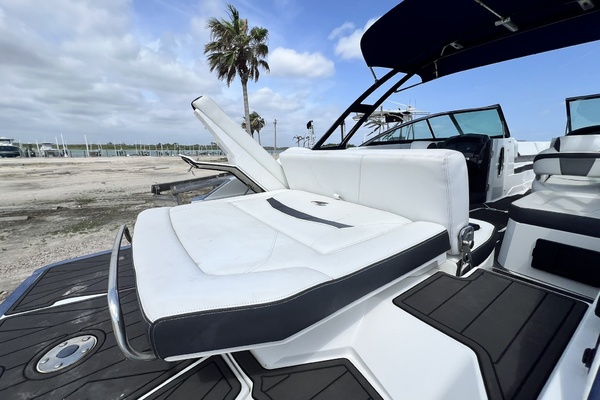 Blue Bayou 26ft Monterey Yacht For Sale