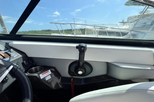 Blue Bayou 26ft Monterey Yacht For Sale