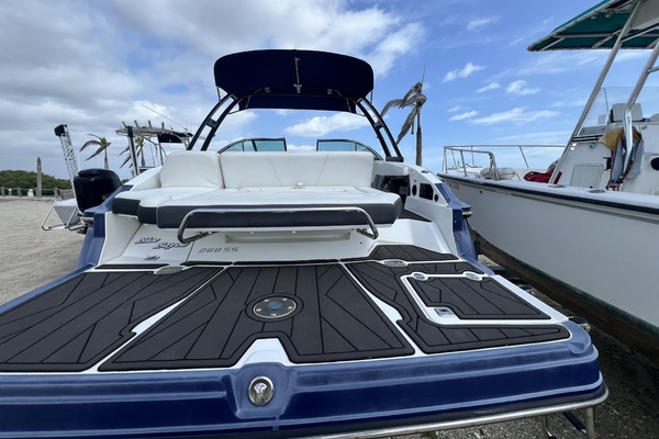Blue Bayou 26ft Monterey Yacht For Sale