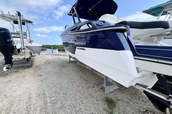 Blue Bayou 26ft Monterey Yacht For Sale