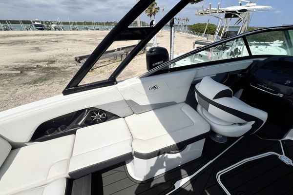 Blue Bayou 26ft Monterey Yacht For Sale