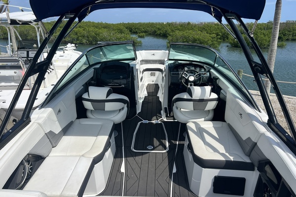 Blue Bayou 26ft Monterey Yacht For Sale
