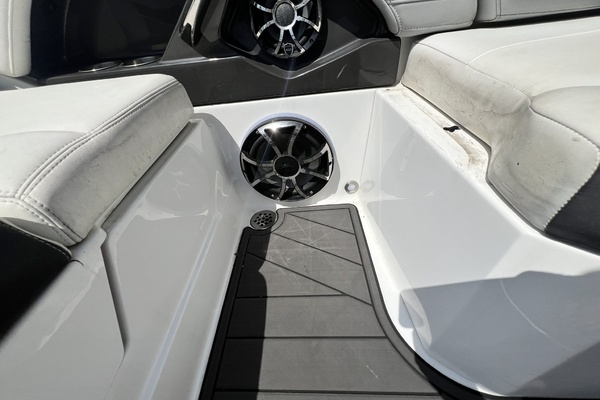 Blue Bayou 26ft Monterey Yacht For Sale
