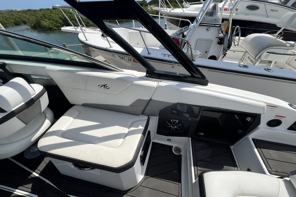 Blue Bayou 26ft Monterey Yacht For Sale