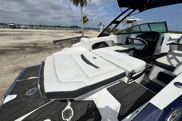 Blue Bayou 26ft Monterey Yacht For Sale