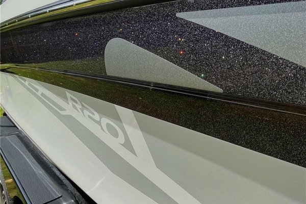 Photo of the 2016 Tige R20