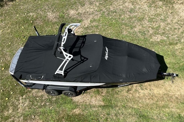 Photo of the 2016 Tige R20