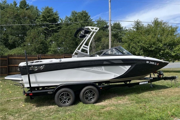 Photo of the 2016 Tige R20