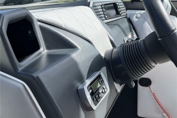 Photo of the 2016 Tige R20