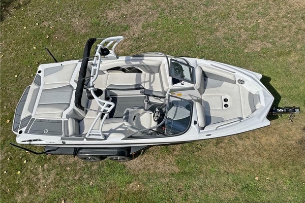 Photo of the 2016 Tige R20