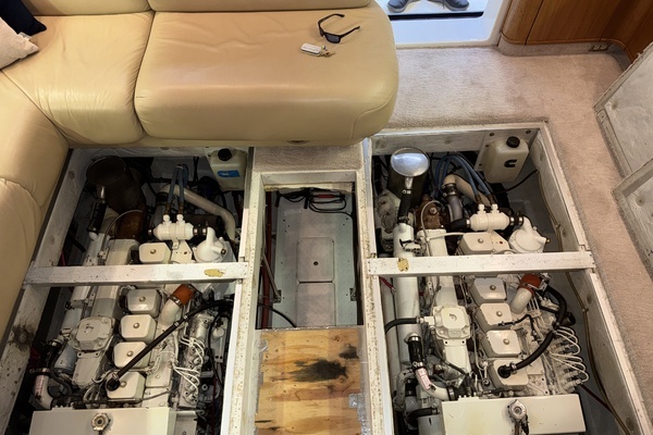 1998 Bayliner 47