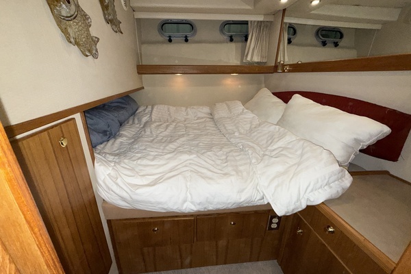 1998 Bayliner 47