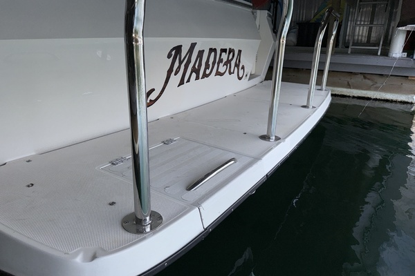 1998 Bayliner 47
