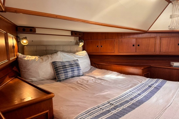 1999 Grand Banks Yachts 38