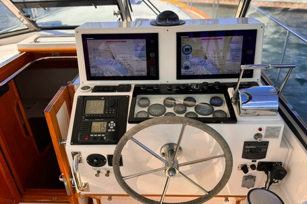 1999 Grand Banks Yachts 38