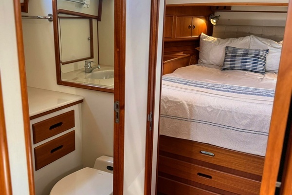 1999 Grand Banks Yachts 38