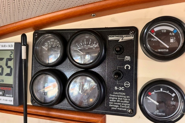 1999 Grand Banks Yachts 38