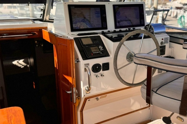 1999 Grand Banks Yachts 38