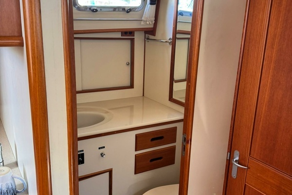 1999 Grand Banks Yachts 38