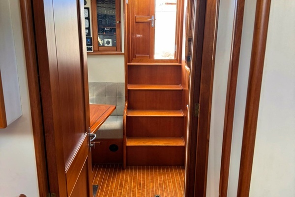 1999 Grand Banks Yachts 38