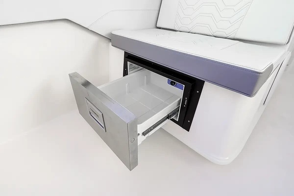 Photo of the 2026 Twin Vee 280 GFX2 DC