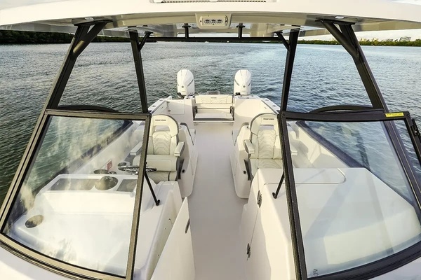 Photo of the 2026 Twin Vee 280 GFX2 DC