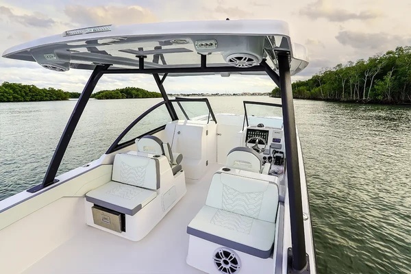 Photo of the 2026 Twin Vee 280 GFX2 DC