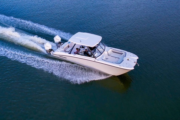 Photo of the 2026 Twin Vee 280 GFX2 DC