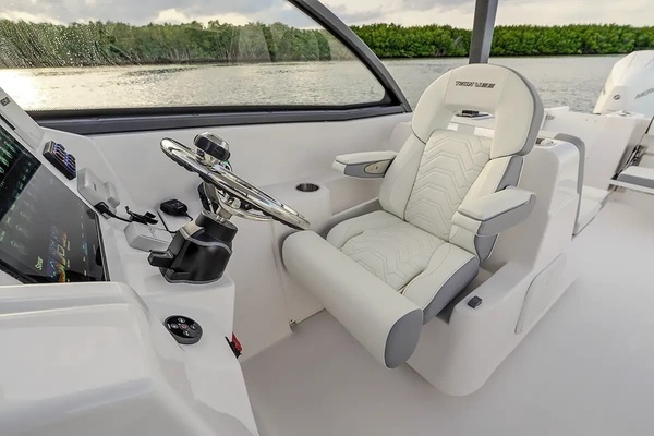 Photo of the 2026 Twin Vee 280 GFX2 DC