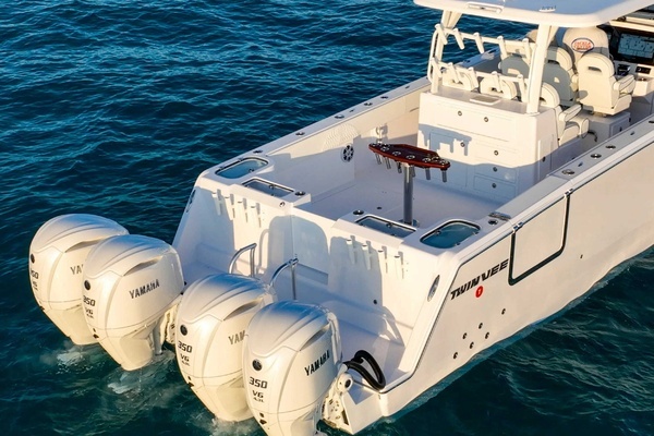 Photo of the 2026 Twin Vee 400 GFX2 CC