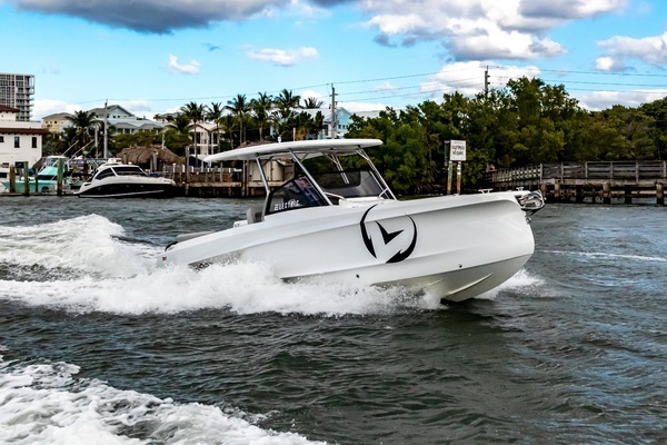 Photo of the 2026 Vision Sterk 31 E