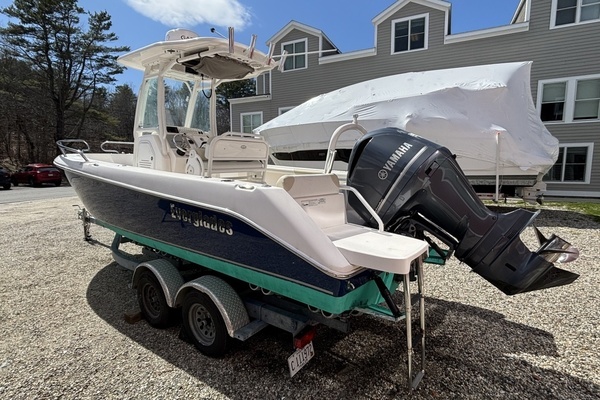 Photo of the 2011 Everglades Everglades 230 CC