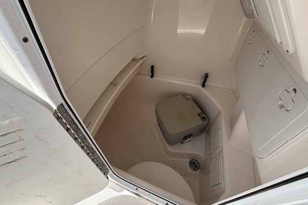 Photo of the 2011 Everglades Everglades 230 CC