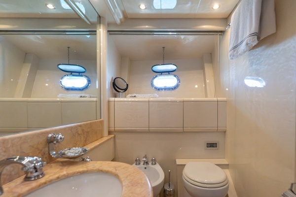 2004 Mangusta 72