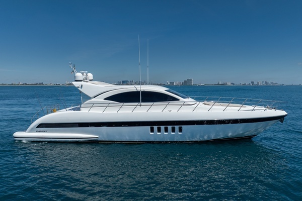 Photo of the 2004 Mangusta 72