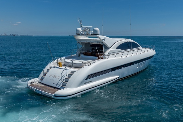 Photo of the 2004 Mangusta 72
